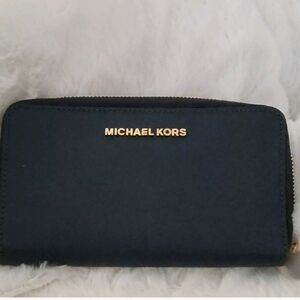 Michael Kors Medium Jet Set Travel MD ZACard Case Wallet